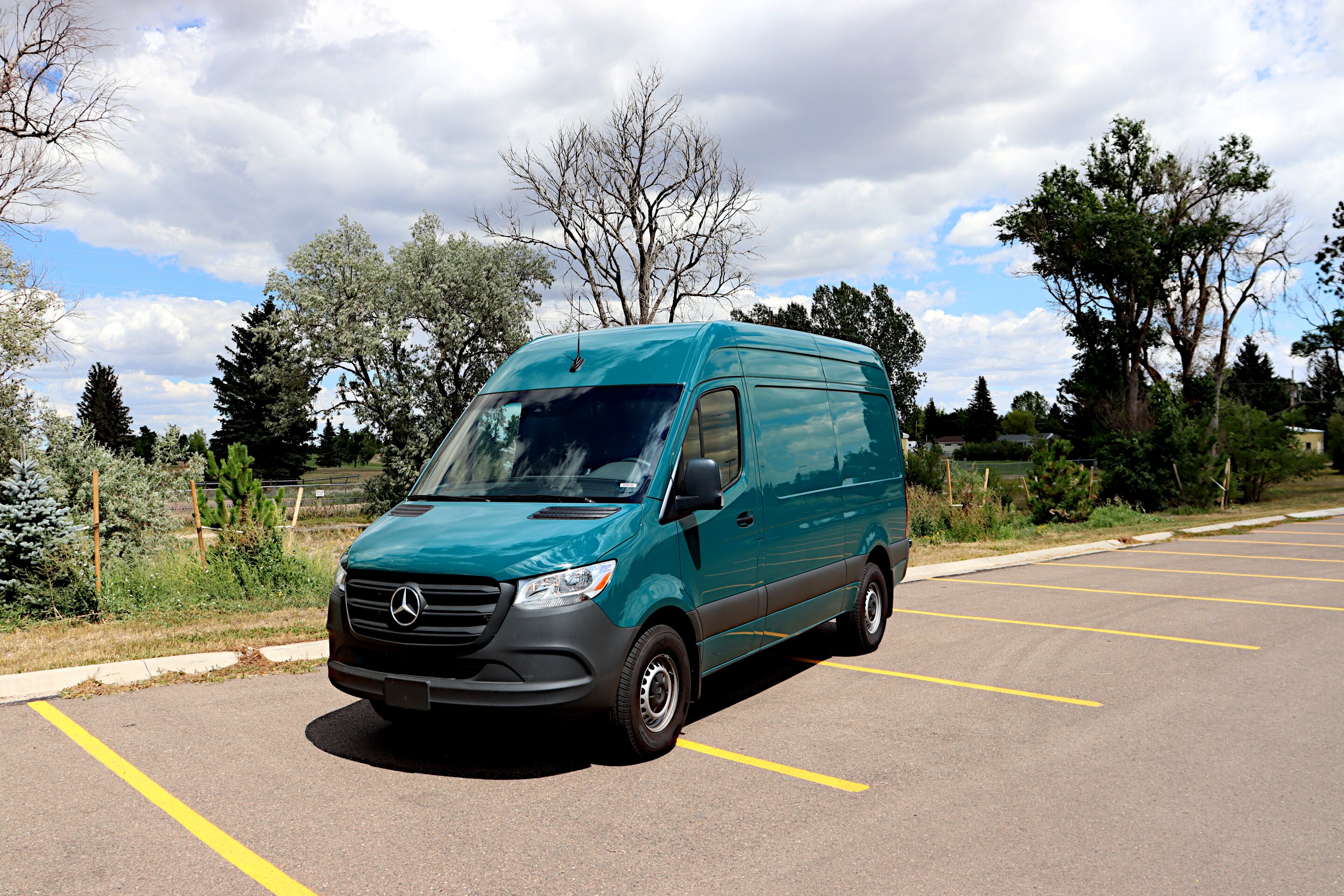 Review 2022 Mercedes Benz Sprinter is a cargo van that delivers